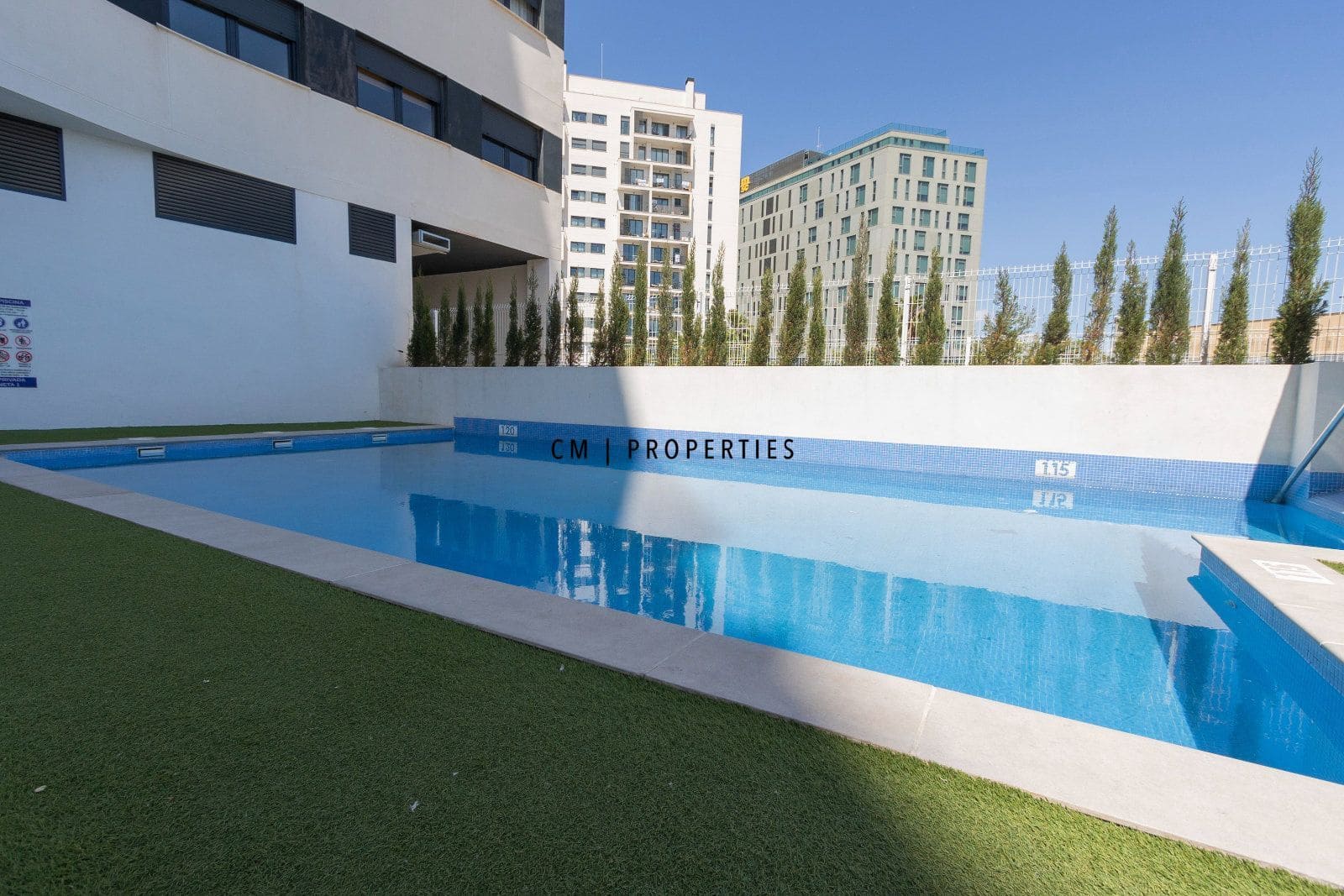 Piso de 3 habitaciones en València ciudad en alquiler con piscina garaje - 2.100 € (Ref: 9832892)