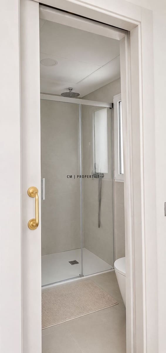 2 bedroom Flat for rent in Valencia city with garage - € 2,600 (Ref: 9834242)