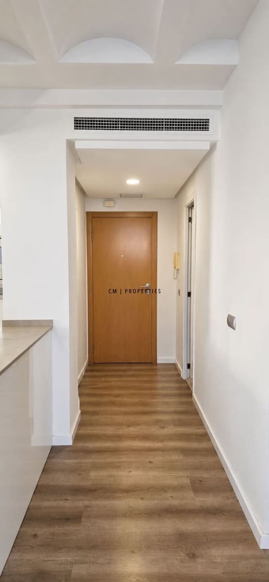 2 bedroom Flat for rent in Valencia city with garage - € 2,600 (Ref: 9834242)