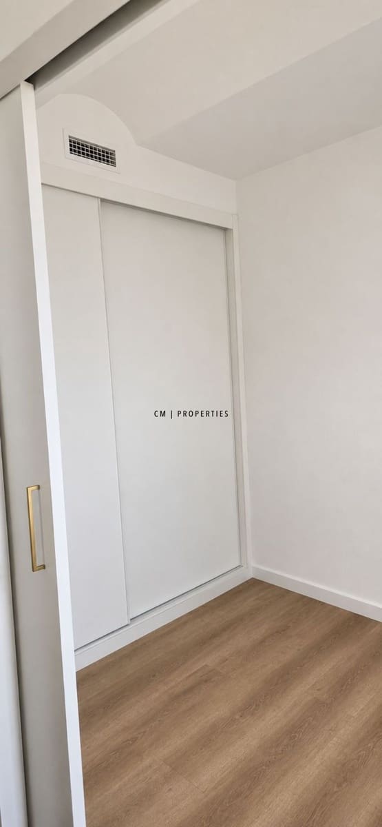 2 bedroom Flat for rent in Valencia city with garage - € 2,600 (Ref: 9834242)