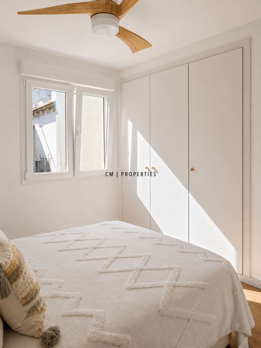 2 bedroom Flat for rent in Valencia city with garage - € 2,600 (Ref: 9834242)