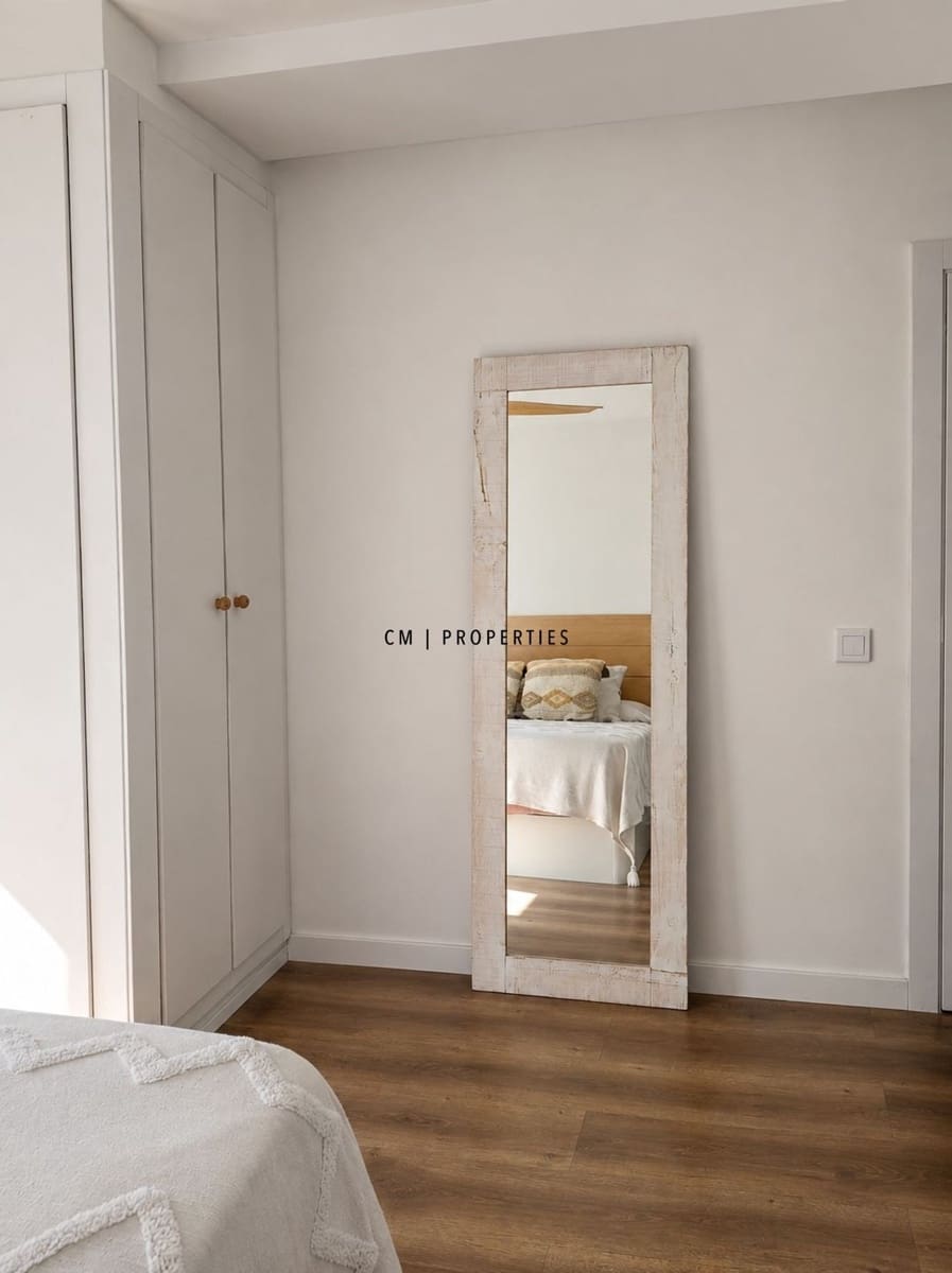 2 bedroom Flat for rent in Valencia city with garage - € 2,600 (Ref: 9834242)