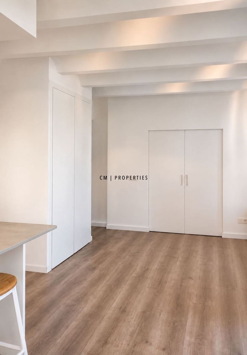 2 bedroom Flat for rent in Valencia city with garage - € 2,600 (Ref: 9834242)