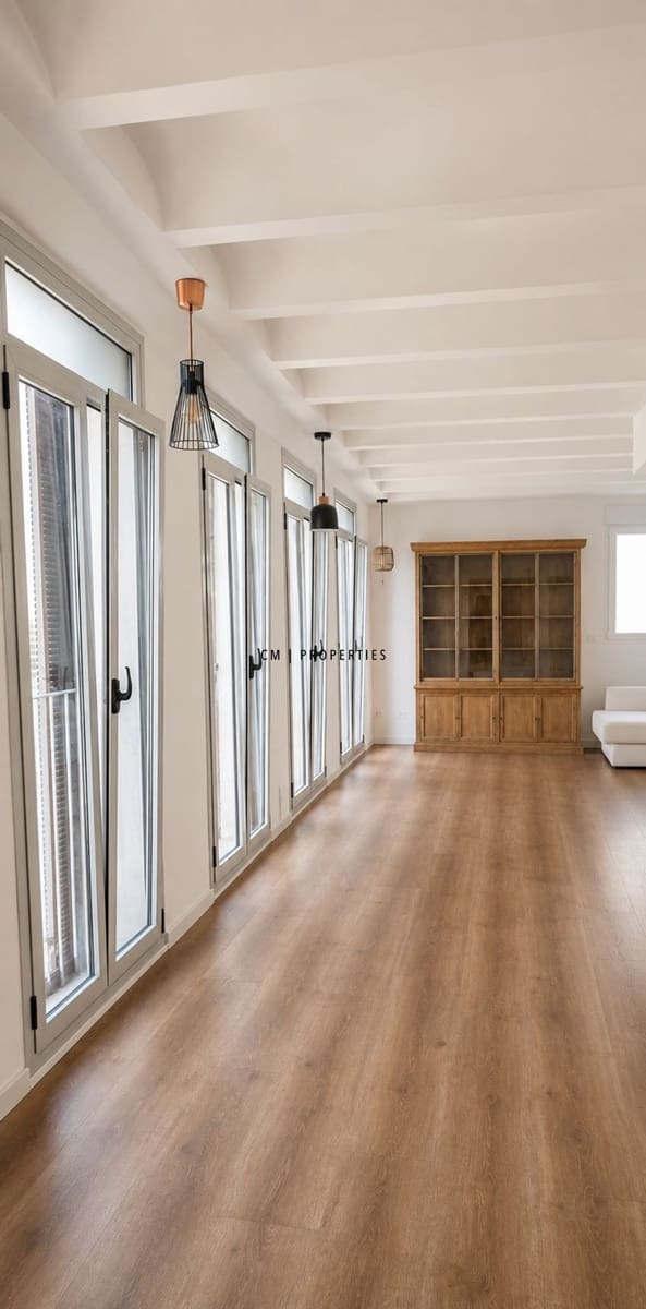 2 bedroom Flat for rent in Valencia city with garage - € 2,600 (Ref: 9834242)