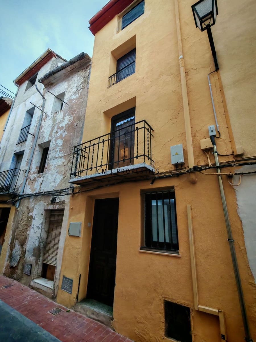 4 bedroom Villa for sale in Alicante / Alacant city - € 89,700 (Ref: 9834243)