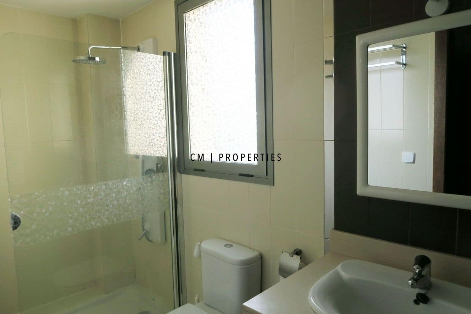 Chalet de 3 habitaciones en Bétera en alquiler con piscina garaje - 2.500 € (Ref: 9838729)
