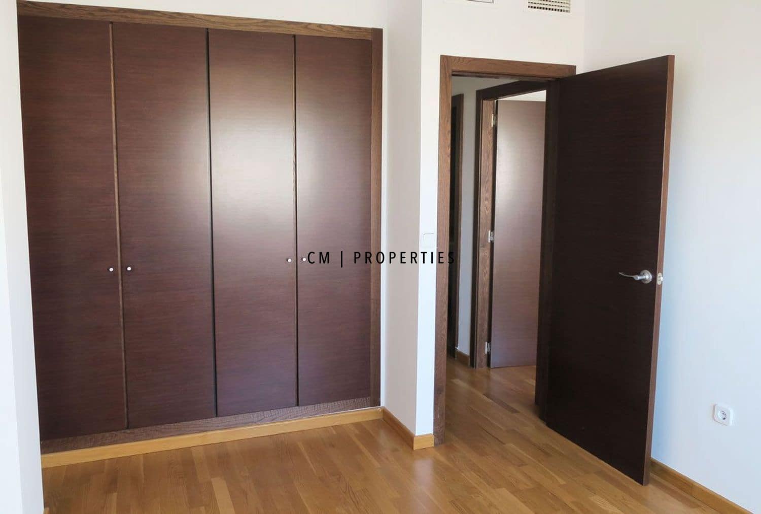 Chalet de 3 habitaciones en Bétera en alquiler con piscina garaje - 2.500 € (Ref: 9838729)