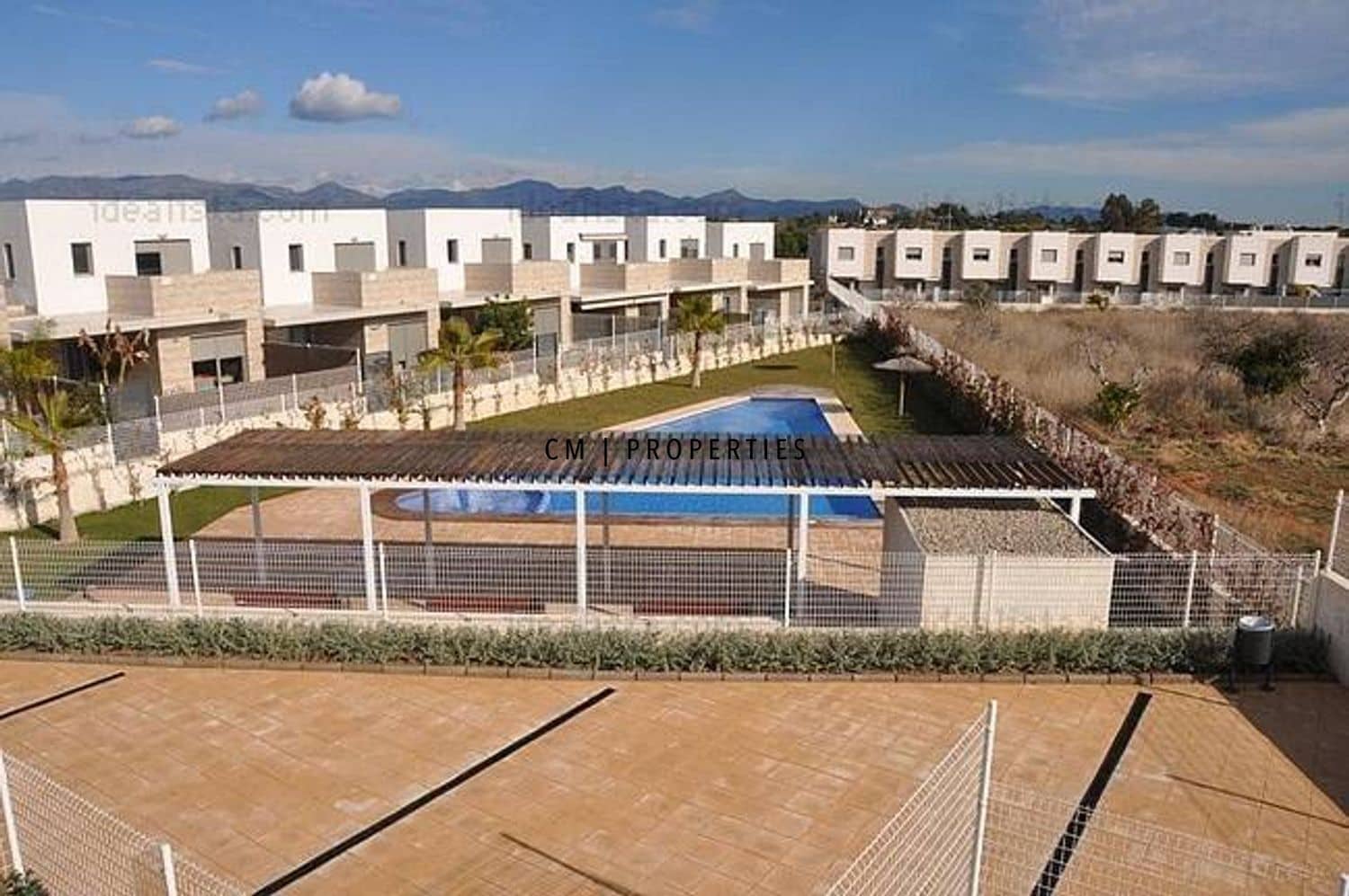 Chalet de 3 habitaciones en Bétera en alquiler con piscina garaje - 2.500 € (Ref: 9838729)
