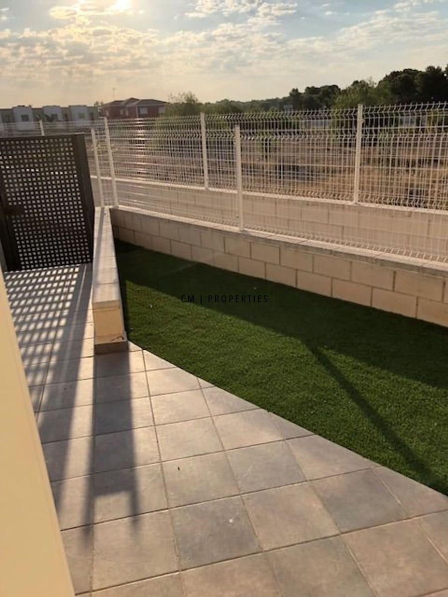 Chalet de 3 habitaciones en Bétera en alquiler con piscina garaje - 2.500 € (Ref: 9838729)