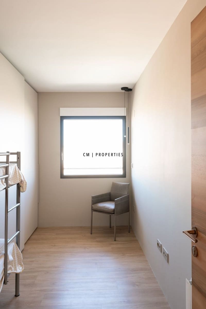 3 bedroom Flat for rent in Valencia city with garage - € 1,950 (Ref: 9841416)