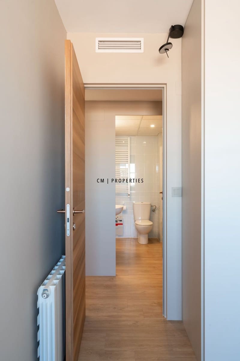 3 bedroom Flat for rent in Valencia city with garage - € 1,950 (Ref: 9841416)