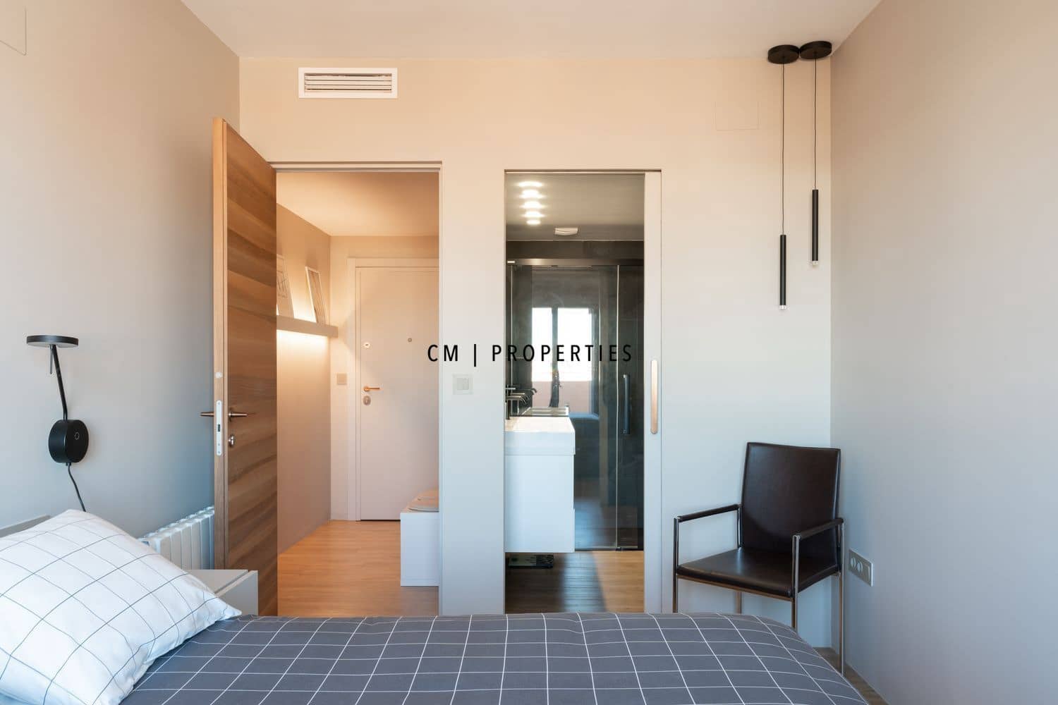 3 bedroom Flat for rent in Valencia city with garage - € 1,950 (Ref: 9841416)