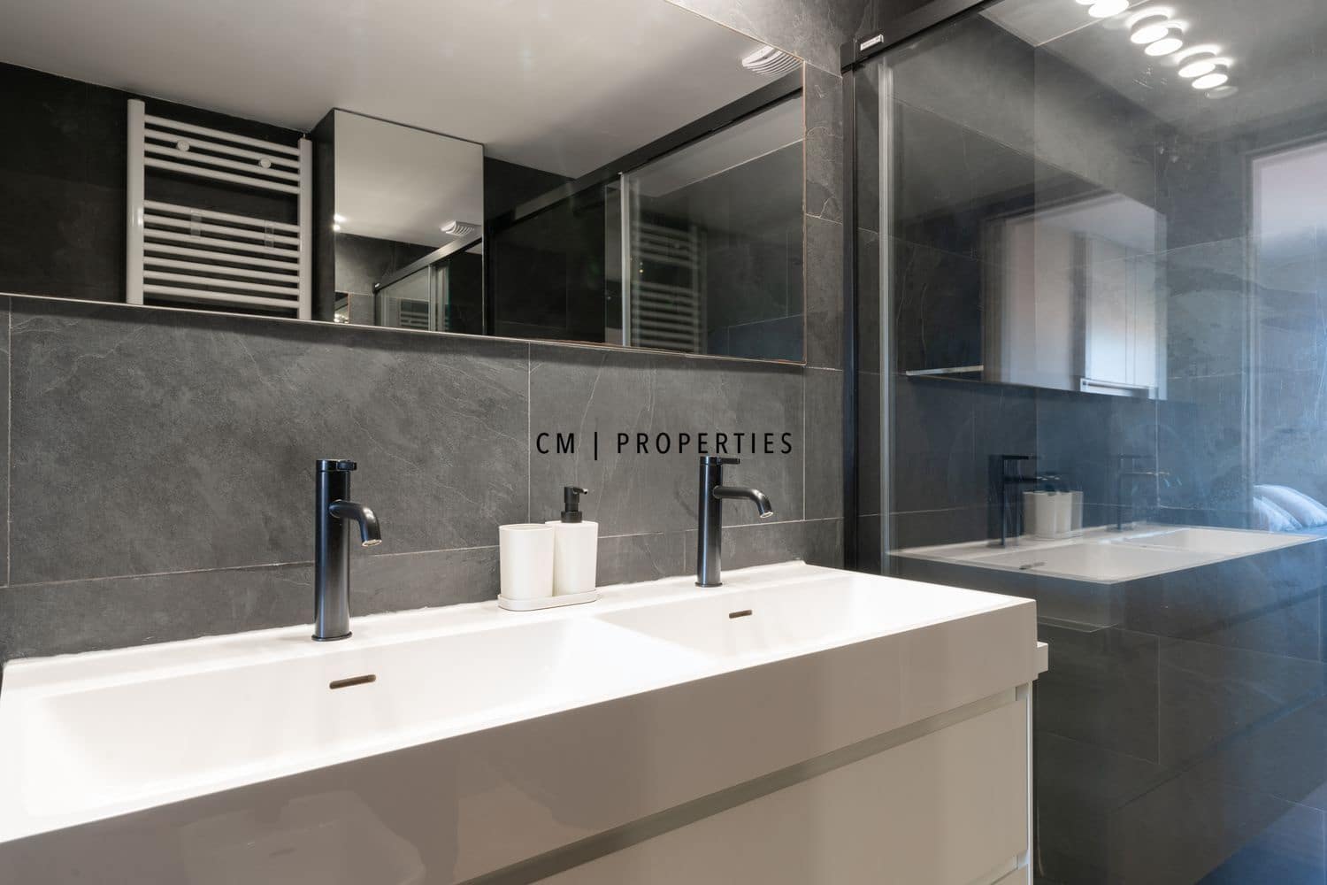 3 bedroom Flat for rent in Valencia city with garage - € 1,950 (Ref: 9841416)