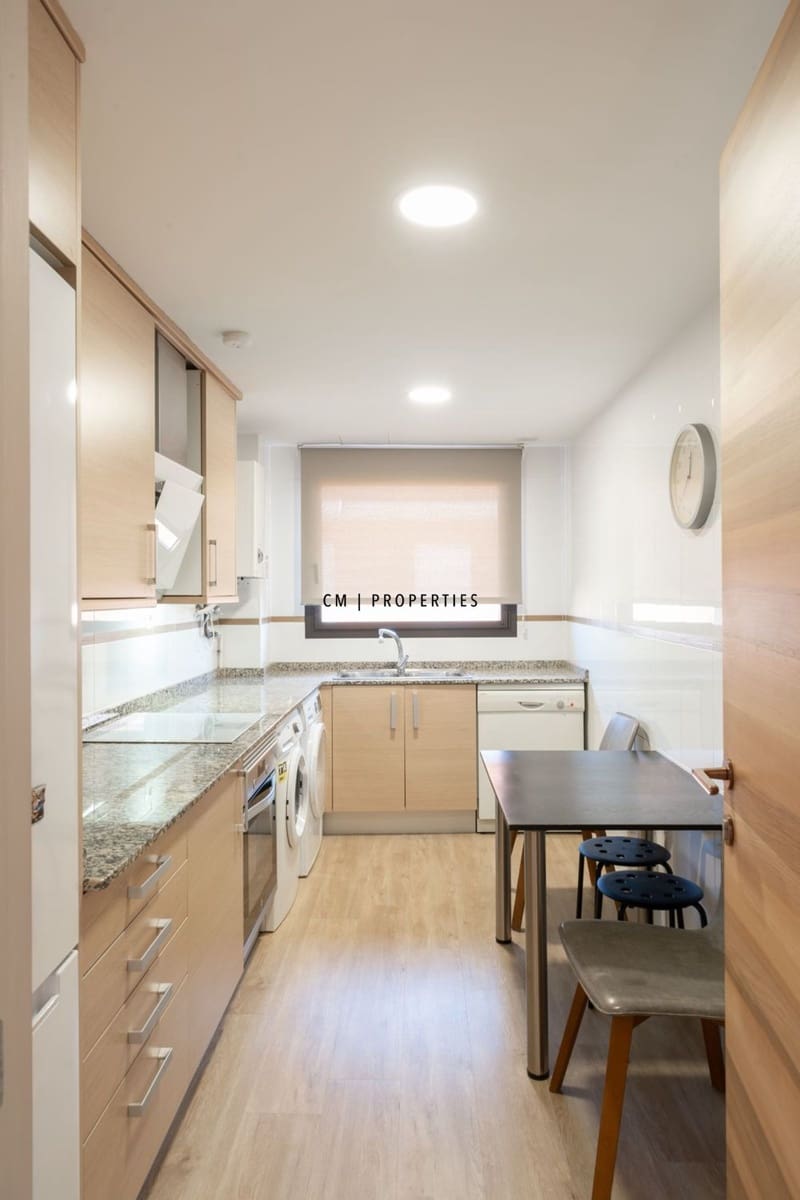 3 bedroom Flat for rent in Valencia city with garage - € 1,950 (Ref: 9841416)