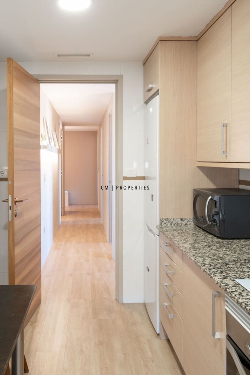 3 bedroom Flat for rent in Valencia city with garage - € 1,950 (Ref: 9841416)