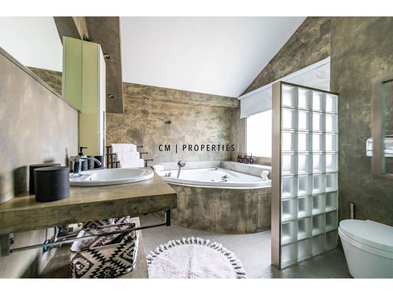 3 bedroom Flat for rent in Valencia city with garage - € 2,500 (Ref: 9844209)