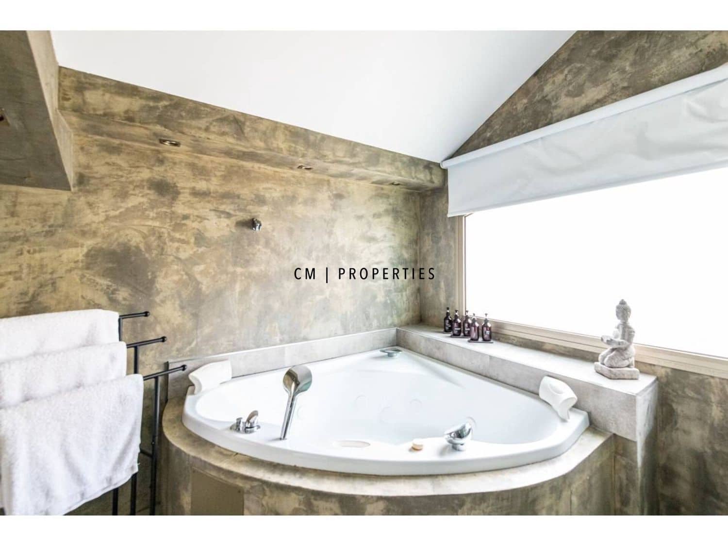 3 bedroom Flat for rent in Valencia city with garage - € 2,500 (Ref: 9844209)