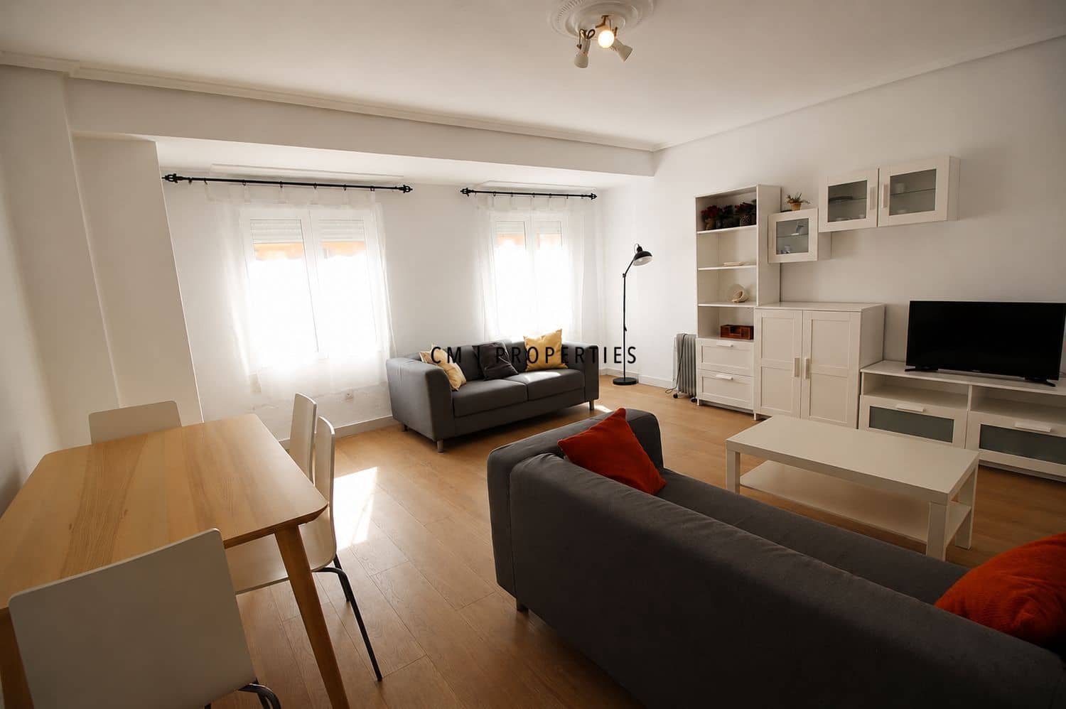 4 bedroom Flat for rent in Valencia city - € 1,800 (Ref: 9847580)