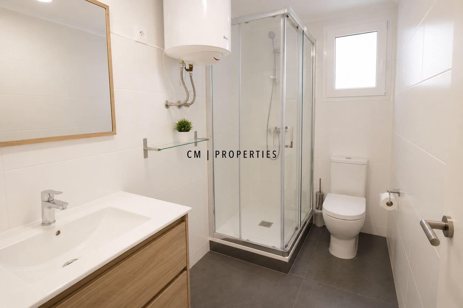 4 bedroom Flat for rent in Valencia city - € 1,800 (Ref: 9847580)
