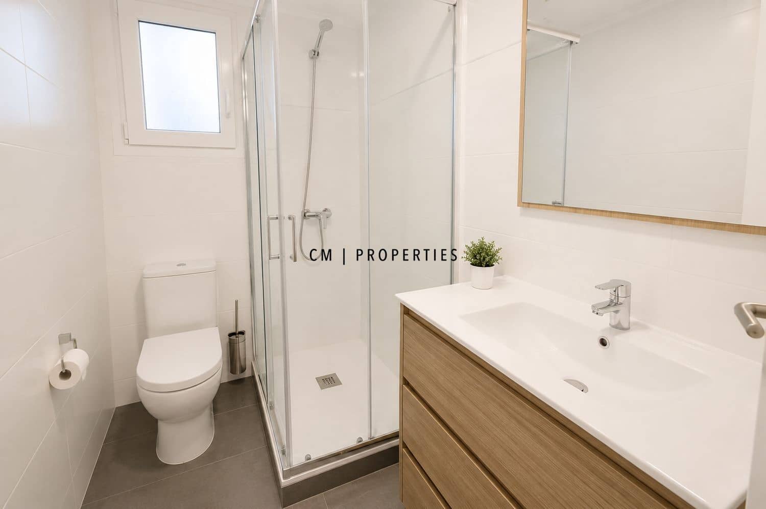 4 bedroom Flat for rent in Valencia city - € 1,800 (Ref: 9847580)
