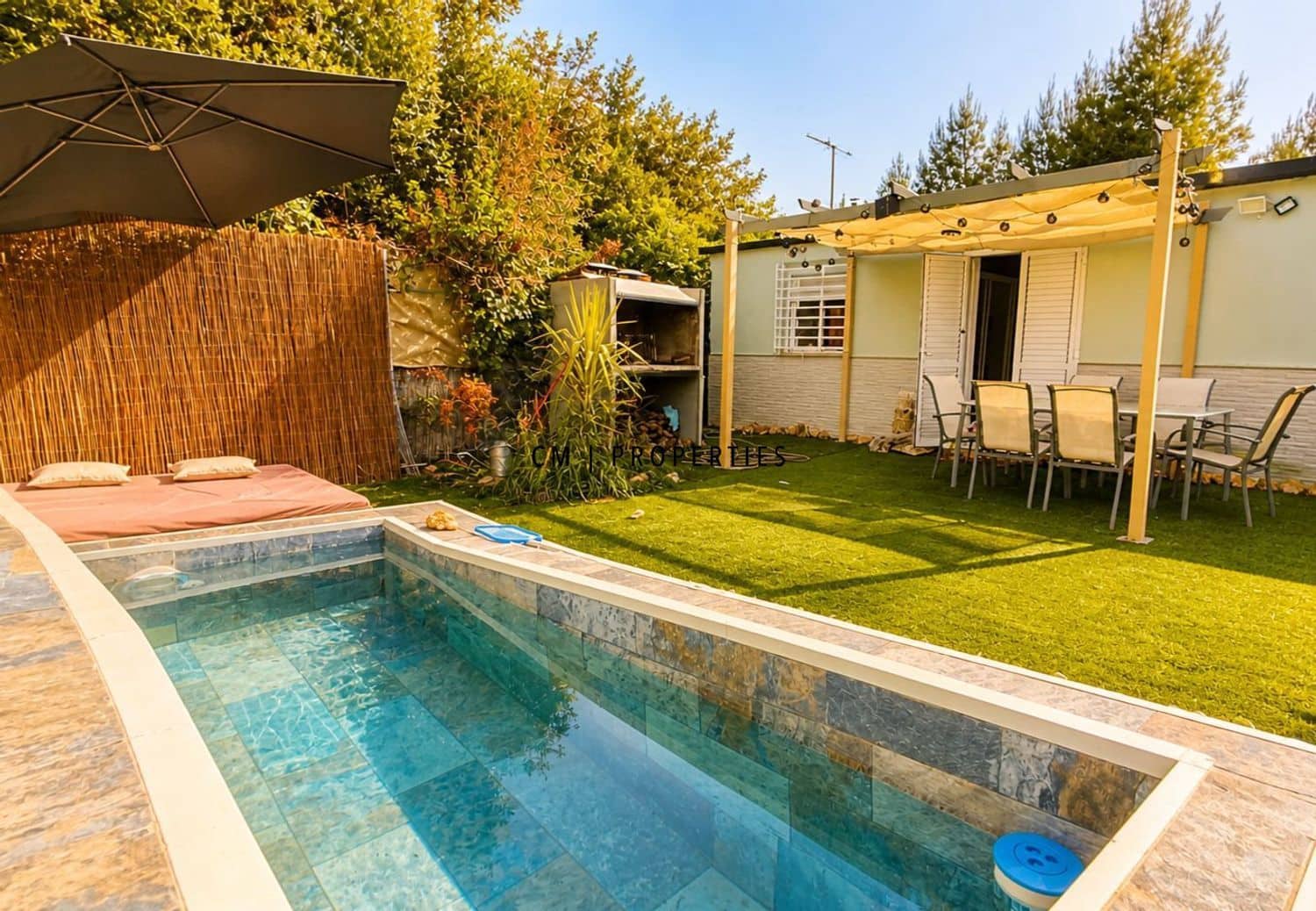 3 bedroom Villa for rent in Chiva with pool garage - € 1,900 (Ref: 9848122)