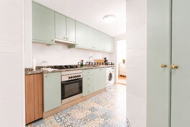 3 bedroom Flat for rent in Ciutat Vella, Valencia city - € 1,800 (Ref: 9850113)
