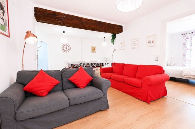 3 bedroom Flat for rent in Ciutat Vella, Valencia city - € 1,800 (Ref: 9850113)