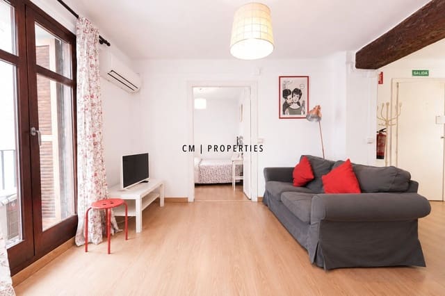 3 bedroom Flat for rent in Ciutat Vella, Valencia city - € 1,800 (Ref: 9850113)