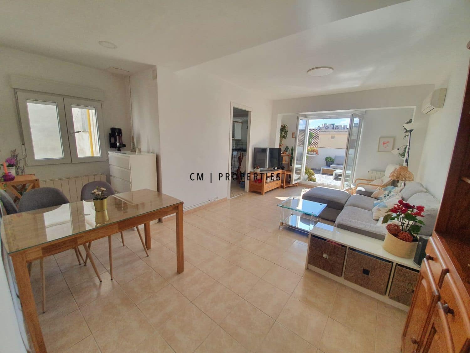 Ático de 2 habitaciones en València ciudad en alquiler con garaje - 1.750 € (Ref: 9850497)