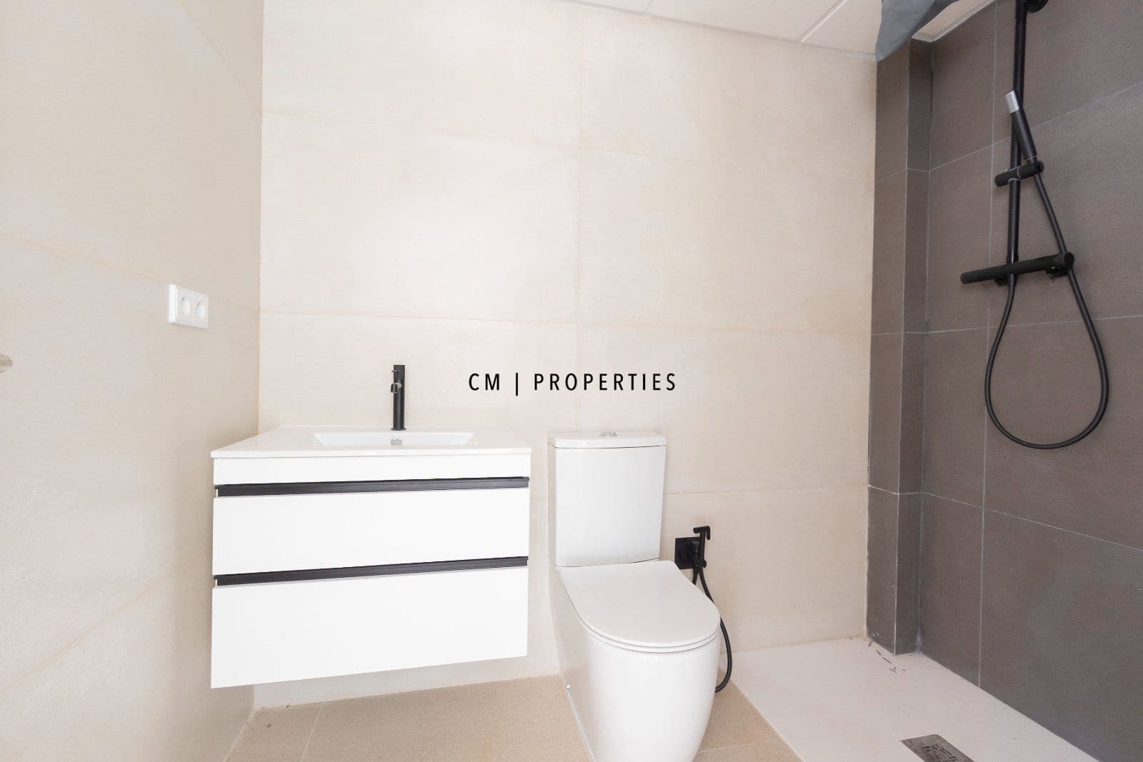 3 bedroom Villa for sale in Chiva - € 483,000 (Ref: 9850499)