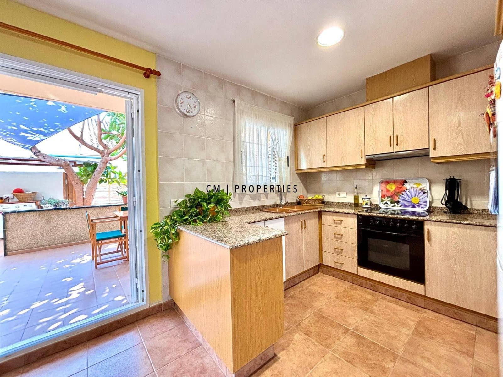 5 bedroom Townhouse for sale in Sagunto / Sagunt - € 350,000 (Ref: 9855933)
