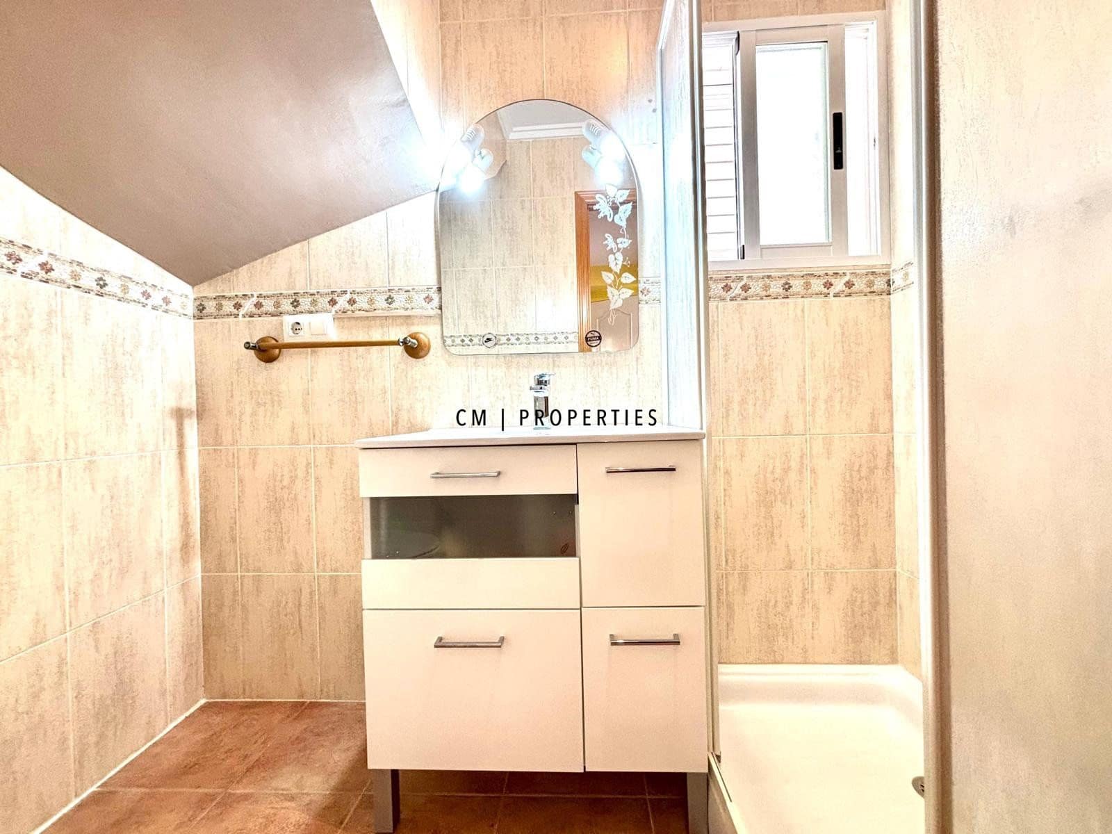 5 bedroom Townhouse for sale in Sagunto / Sagunt - € 350,000 (Ref: 9855933)
