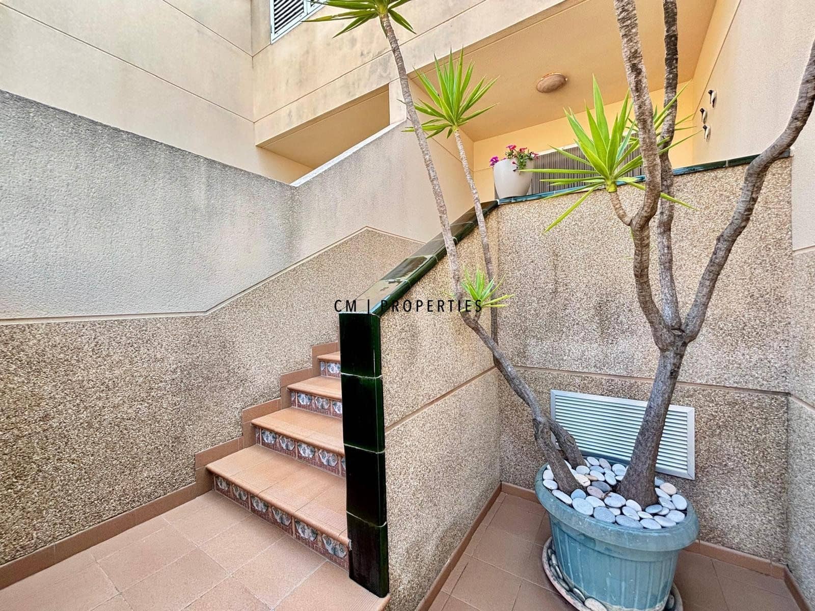 5 bedroom Townhouse for sale in Sagunto / Sagunt - € 350,000 (Ref: 9855933)