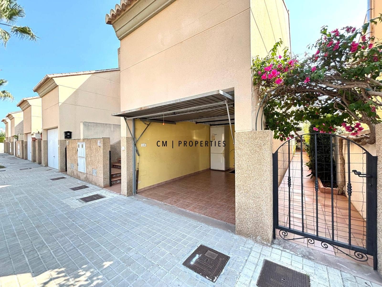5 bedroom Townhouse for sale in Sagunto / Sagunt - € 350,000 (Ref: 9855933)