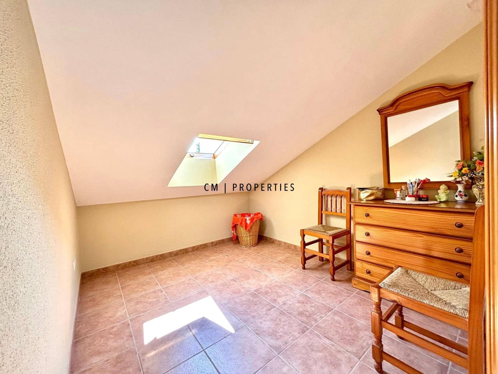 5 bedroom Townhouse for sale in Sagunto / Sagunt - € 350,000 (Ref: 9855933)