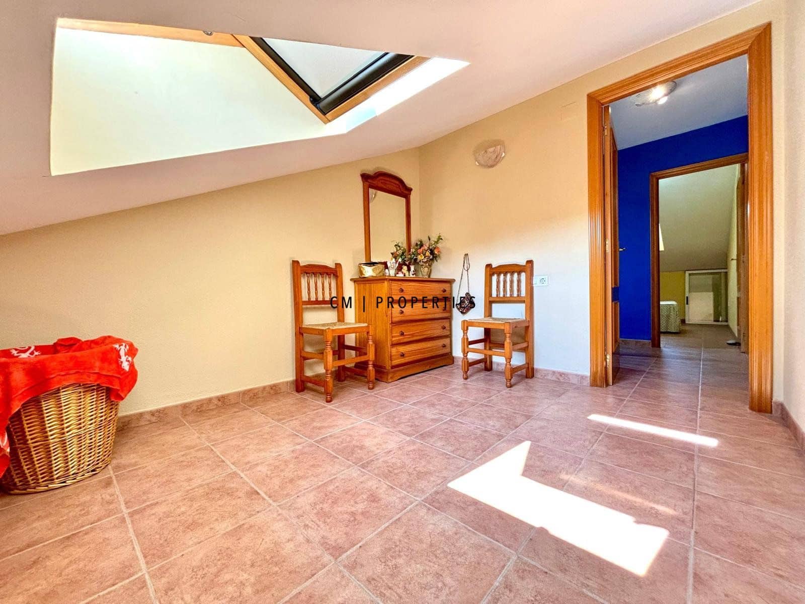 5 bedroom Townhouse for sale in Sagunto / Sagunt - € 350,000 (Ref: 9855933)