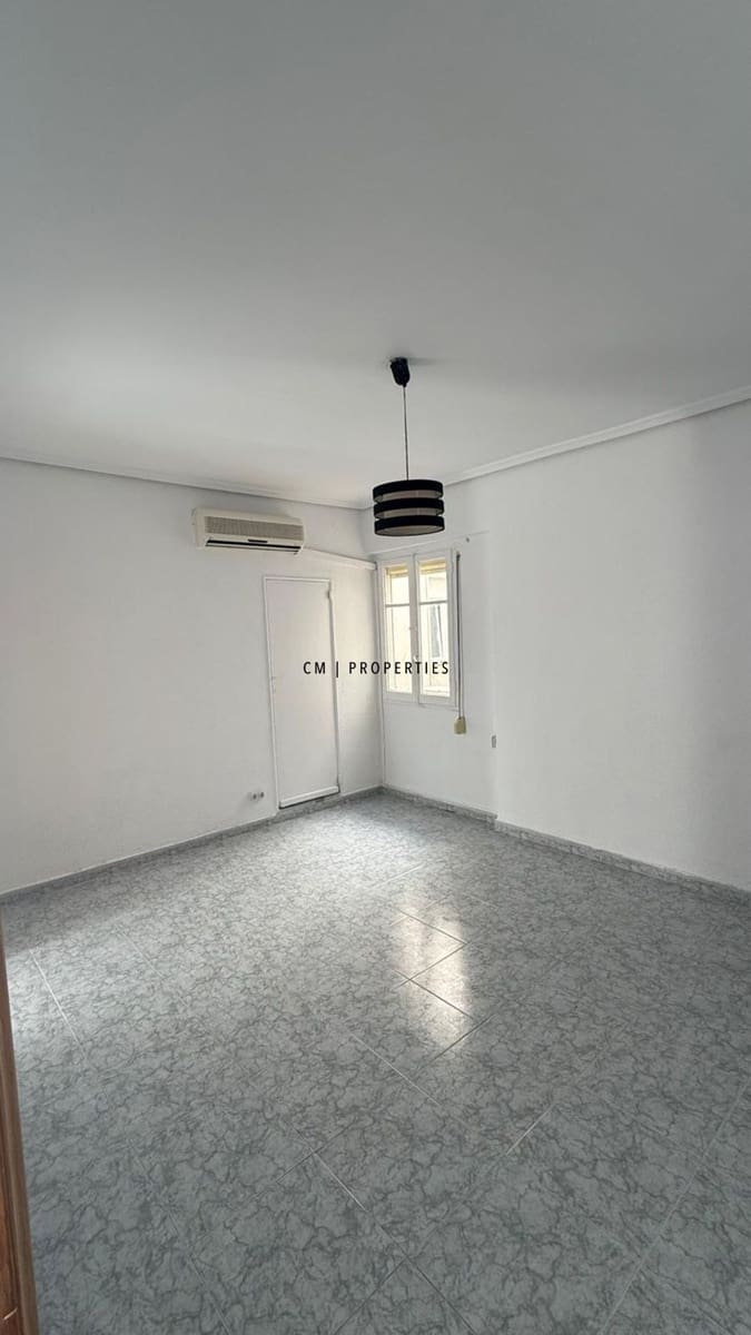 Piso de 3 habitaciones en València ciudad en alquiler - 1.350 € (Ref: 9858638)