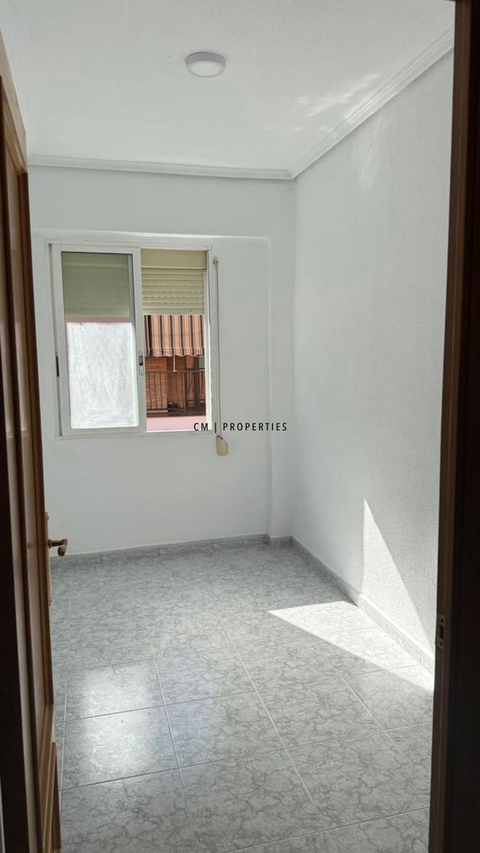 Piso de 3 habitaciones en València ciudad en alquiler - 1.350 € (Ref: 9858638)