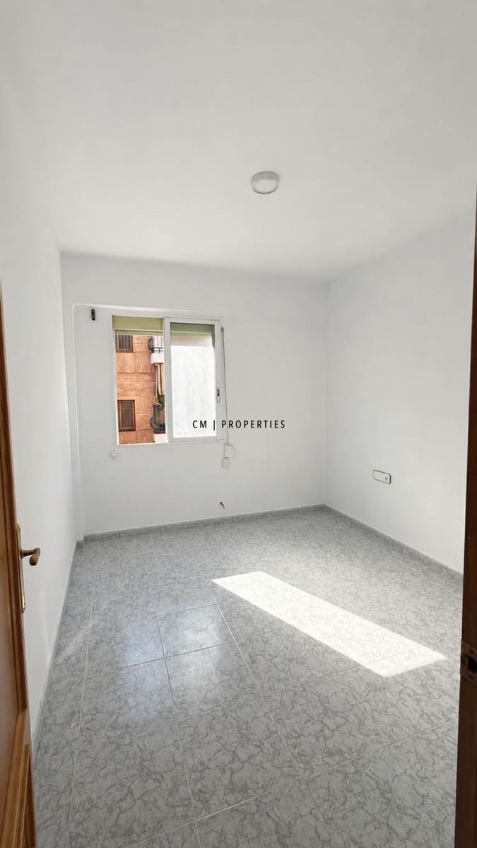 Piso de 3 habitaciones en València ciudad en alquiler - 1.350 € (Ref: 9858638)