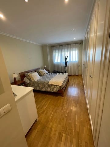 3 soveværelse Lejlighed til leje i El Pla del Real, Valencia by med garage - € 2.300 (Ref: 9858867)
