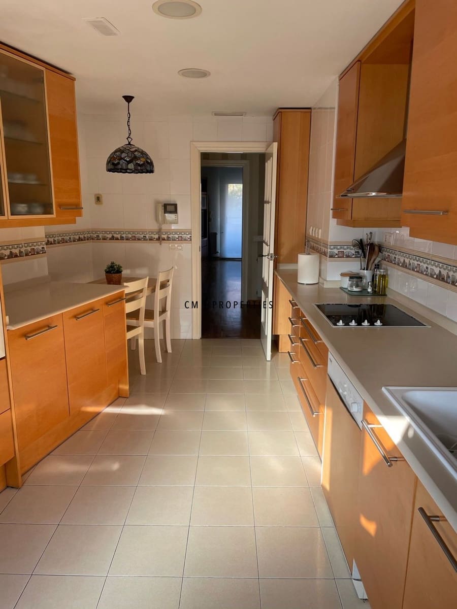 3 soveværelse Lejlighed til leje i Valencia by med garage - € 2.300 (Ref: 9858867)