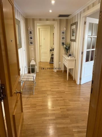3 soveværelse Lejlighed til leje i El Pla del Real, Valencia by med garage - € 2.300 (Ref: 9858867)