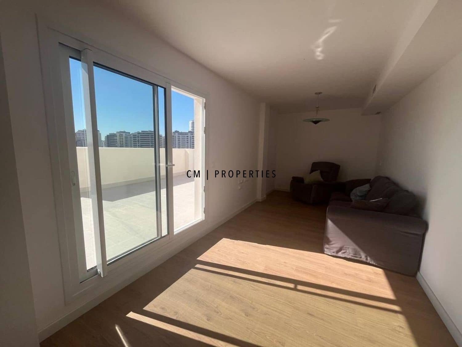 2 sypialnia Penthouse do wynajęcia w Miasto Walencja z basenem - 1 500 € (Ref: 9858923)