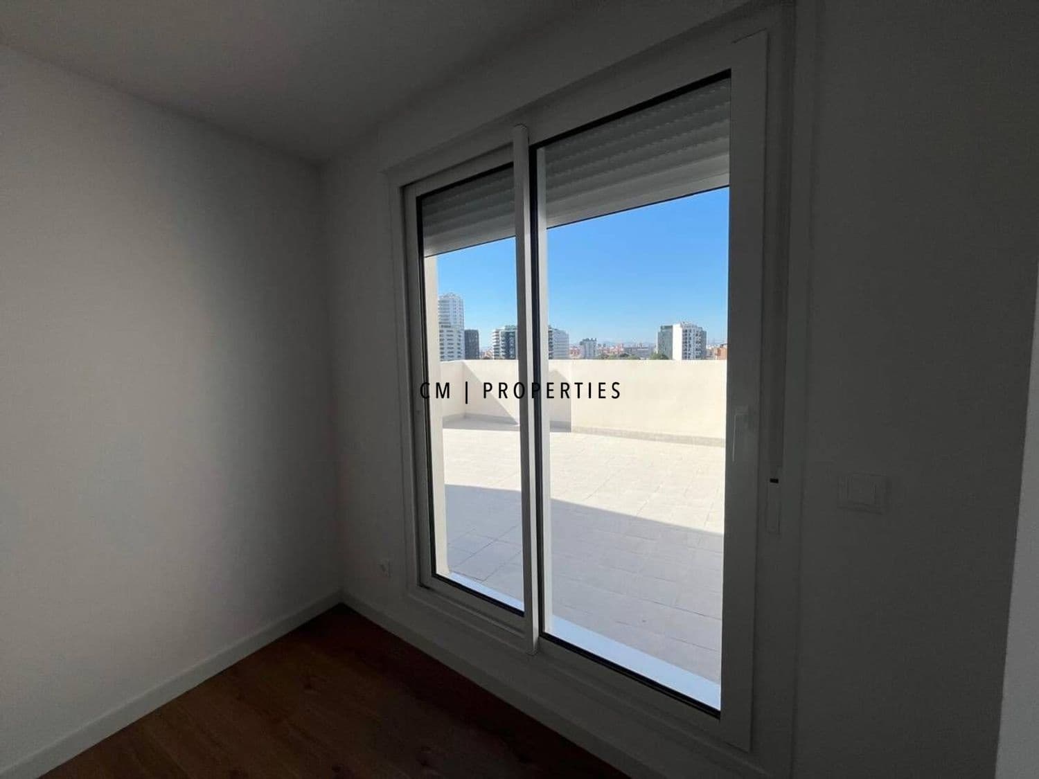 2 sypialnia Penthouse do wynajęcia w Miasto Walencja z basenem - 1 500 € (Ref: 9858923)