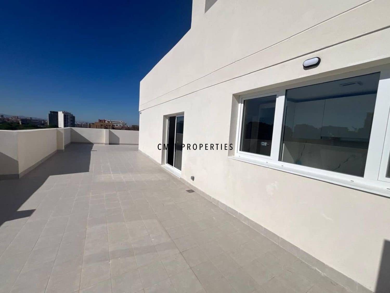 2 sypialnia Penthouse do wynajęcia w Miasto Walencja z basenem - 1 500 € (Ref: 9858923)