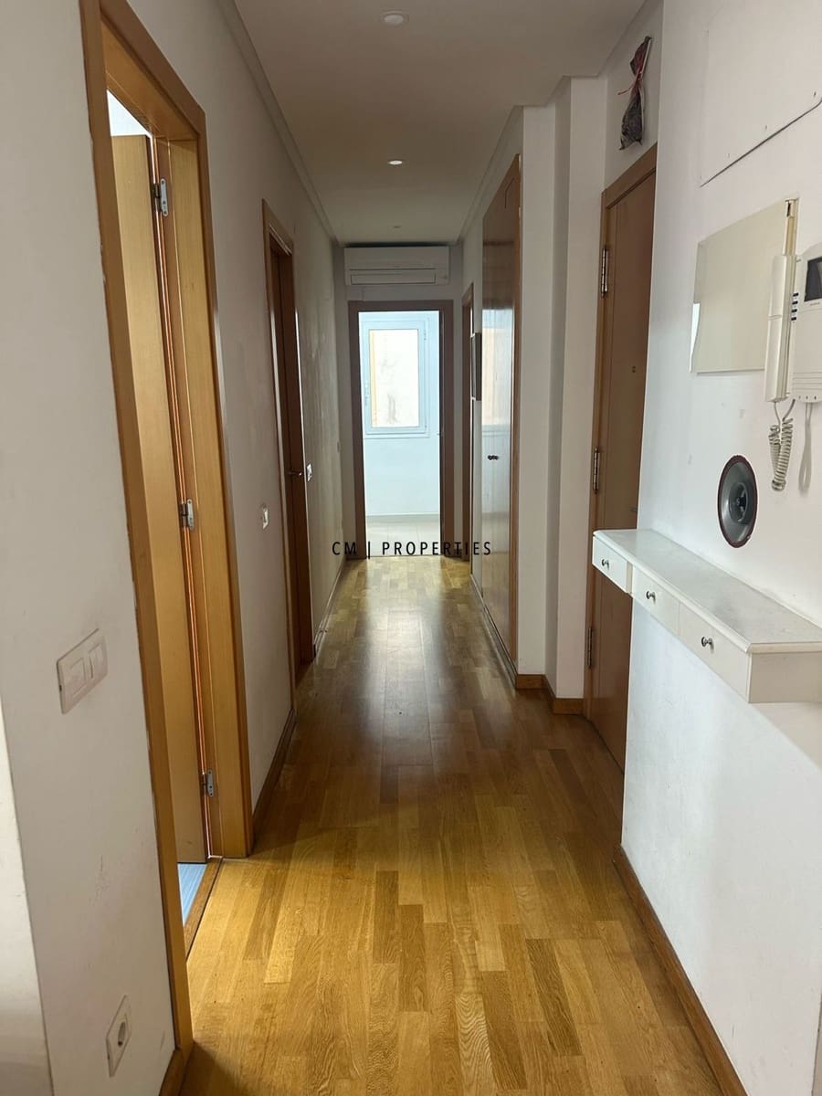 2 bedroom Flat for rent in Valencia city with garage - € 1,300 (Ref: 9860822)
