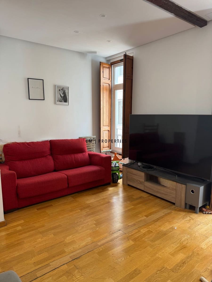2 bedroom Flat for rent in Valencia city with garage - € 1,300 (Ref: 9860822)