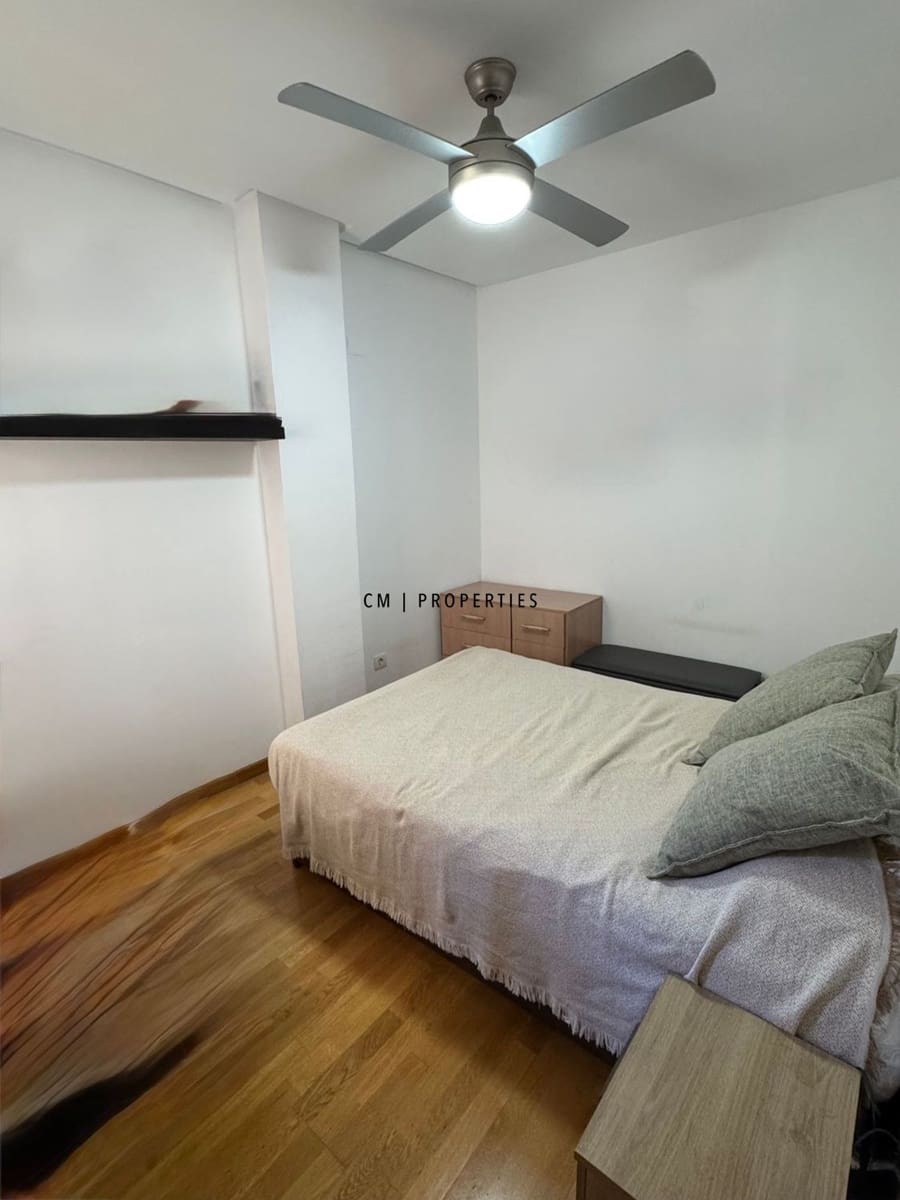 2 bedroom Flat for rent in Valencia city with garage - € 1,300 (Ref: 9860822)