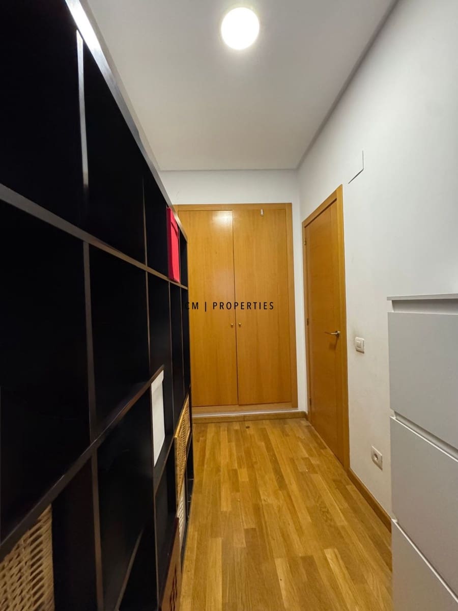 2 bedroom Flat for rent in Valencia city with garage - € 1,300 (Ref: 9860822)