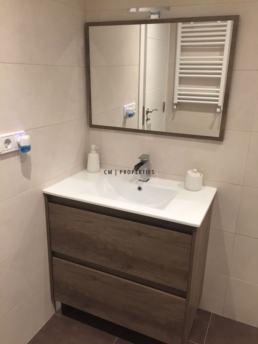 4 bedroom Flat for rent in Valencia city - € 1,950 (Ref: 9863718)